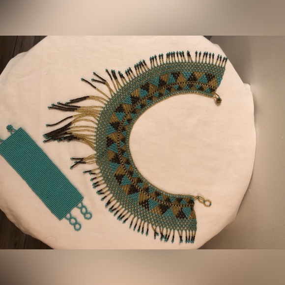 Turquoise seed bead necklace and bracelet - Picture 4 of 4